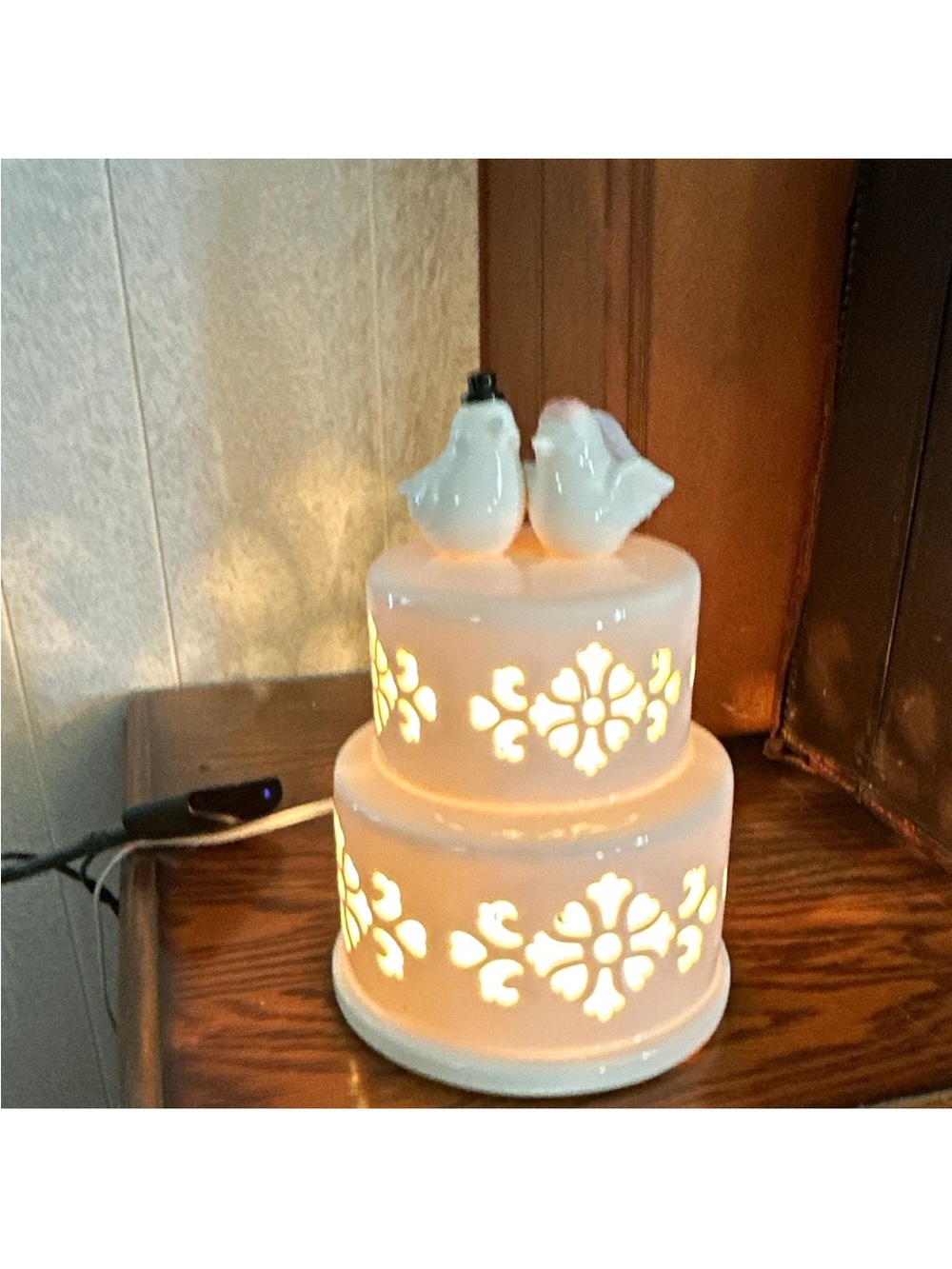 Cracker Barrel Layered Wedding Cake Accent Light Bride Groom Birds Ceramic w/box